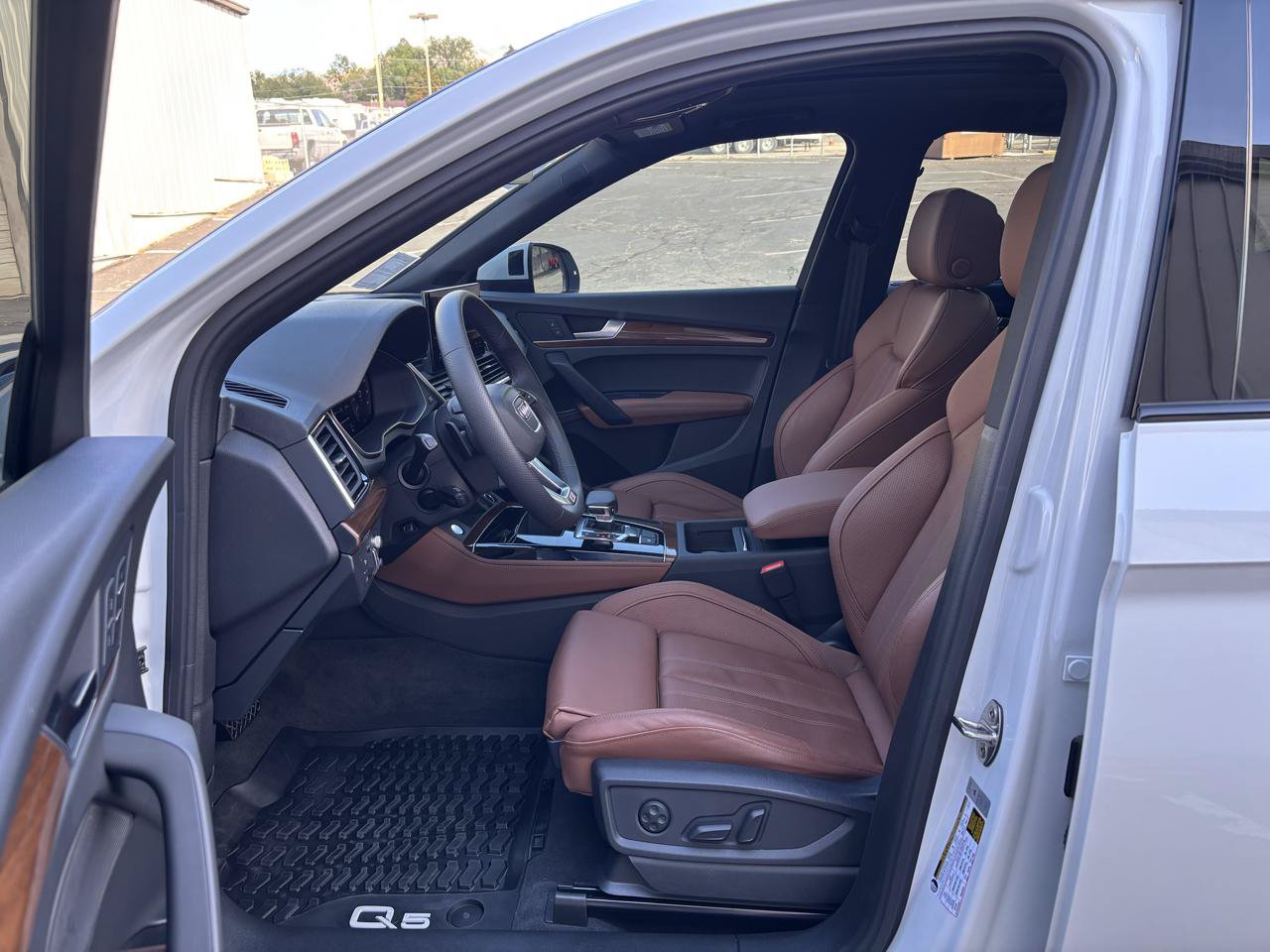 Used 2024 Audi Q5 e Prestige AWD/4WD image 3