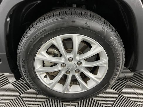 Used 2022 Jeep Cherokee Latitude Lux w/ Sun & Sound Group image 13