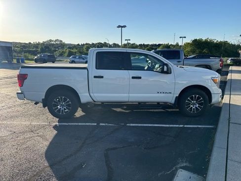 Used 2024 Nissan Titan SV w/ SV Convenience Package AWD/4WD image 5