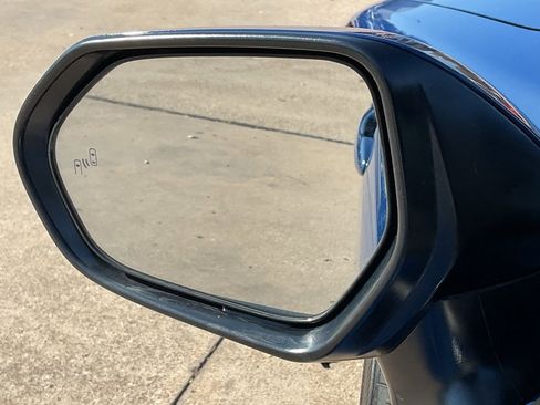 Used 2025 Toyota Camry SE image 11