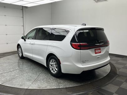 Used 2023 Chrysler Pacifica Touring-L