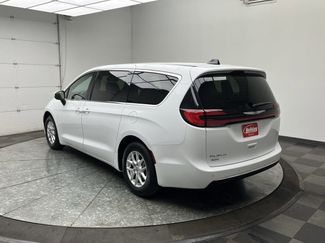 Used 2023 Chrysler Pacifica Touring-L video 2