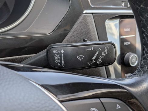 Used 2018 Volkswagen Tiguan SEL FWD image 39