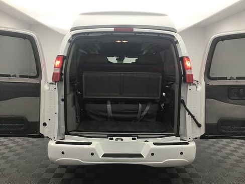 Used 2020 GMC Savana 2500 Extended w/ Enhanced Convenience Package image 6