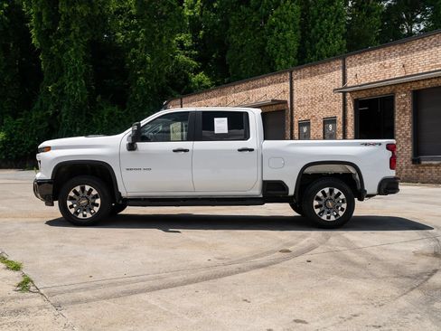 Used 2024 Chevrolet Silverado 2500 Custom w/ Custom Value Package AWD/4WD image 4