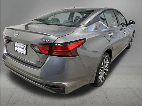 Used 2024 Nissan Altima 2.5 SV AWD/4WD image 5