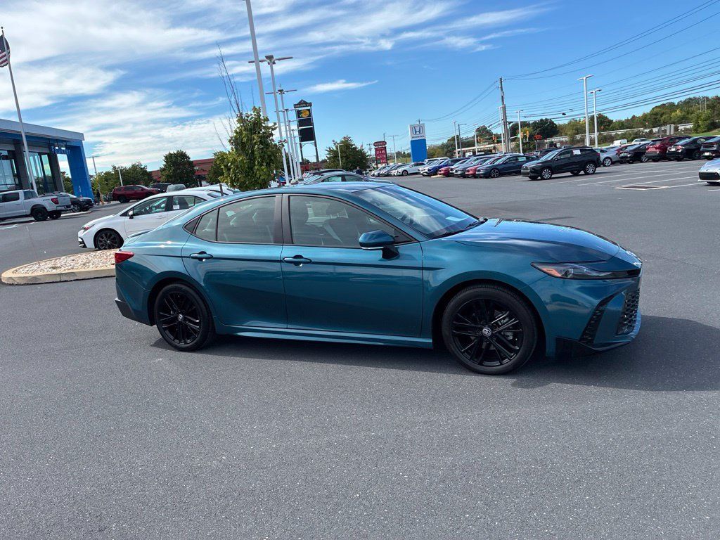 Used 2025 Toyota Camry SE FWD image 4
