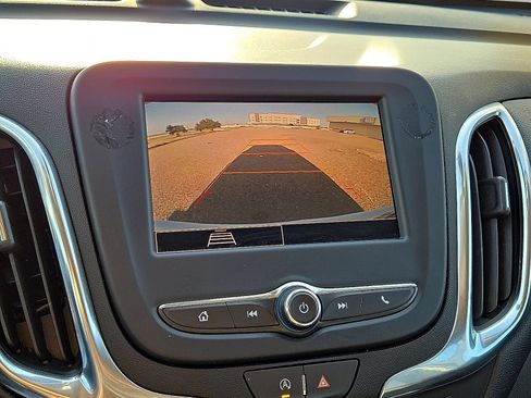 Used 2024 Chevrolet Equinox LT FWD image 28