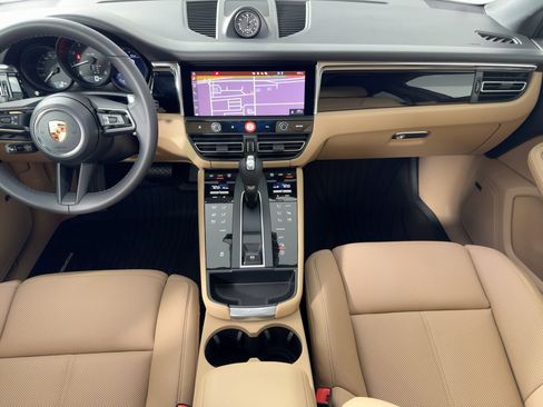 Certified 2026 Porsche Macan AWD/4WD image 17