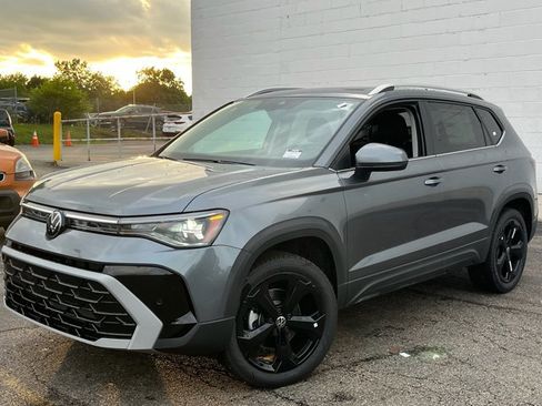 New 2025 Volkswagen Taos SEL image 23