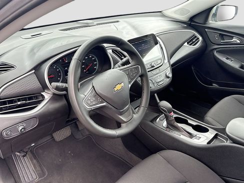 Used 2025 Chevrolet Malibu RS FWD image 9