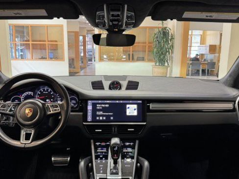 Used 2021 Porsche Cayenne Turbo image 7