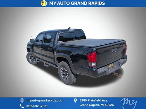 Used 2018 Toyota Tacoma TRD Off-Road AWD/4WD image 39