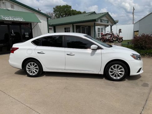 Used 2019 Nissan Sentra SV FWD image 2