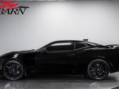 Used 2018 Chevrolet Camaro ZL1 RWD image 2