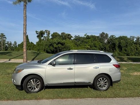 Used 2014 Nissan Pathfinder SL FWD image 2