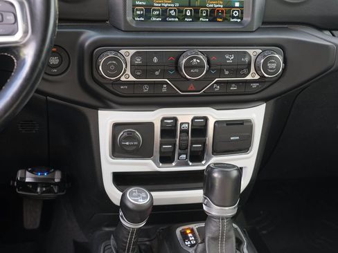 Used 2021 Jeep Gladiator Overland w/ Popular Equipment Package AWD/4WD image 24
