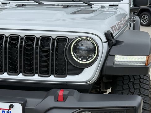 Used 2024 Jeep Wrangler Unlimited Rubicon AWD/4WD image 11