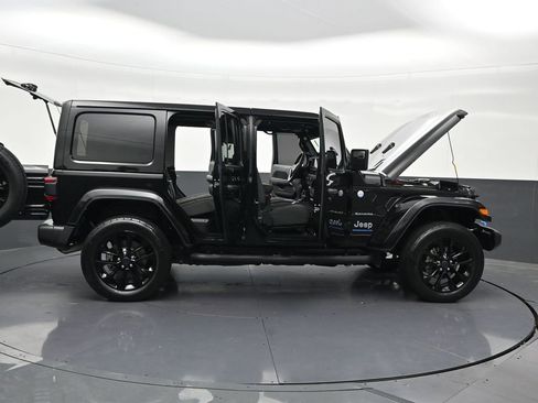 Used 2024 Jeep Wrangler Unlimited Sahara AWD/4WD image 36