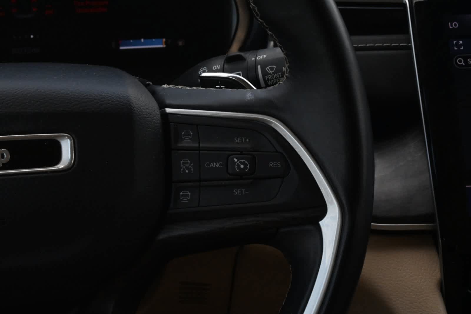 Used 2022 Jeep Grand Cherokee Limited w/ Luxury Tech Group II RWD image 11
