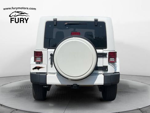 Used 2012 Jeep Wrangler Unlimited Sahara AWD/4WD image 4
