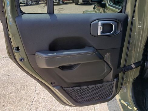 Used 2026 Jeep Wrangler Unlimited Sahara AWD/4WD image 14