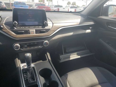 Used 2025 Nissan Altima 2.5 SV FWD image 22