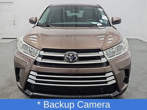 Used 2019 Toyota Highlander LE image 4