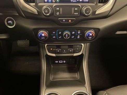 Used 2022 GMC Terrain SLT w/ Infotainment Package II image 13