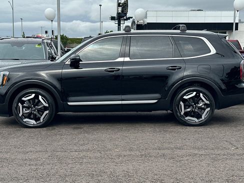 Used 2023 Kia Telluride EX w/ EX Captain's Chair Package FWD image 7