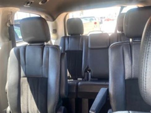 Used 2018 Dodge Grand Caravan SXT image 12