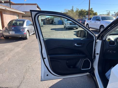 Used 2019 Jeep Compass Altitude image 27