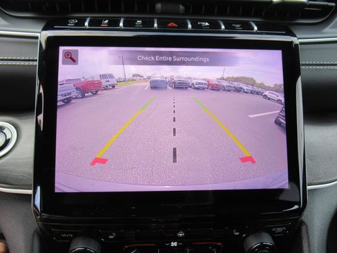 Used 2024 Jeep Grand Cherokee Limited w/ Black Appearance Package RWD image 28