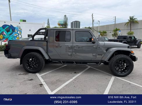 Used 2023 Jeep Gladiator Overland AWD/4WD image 4