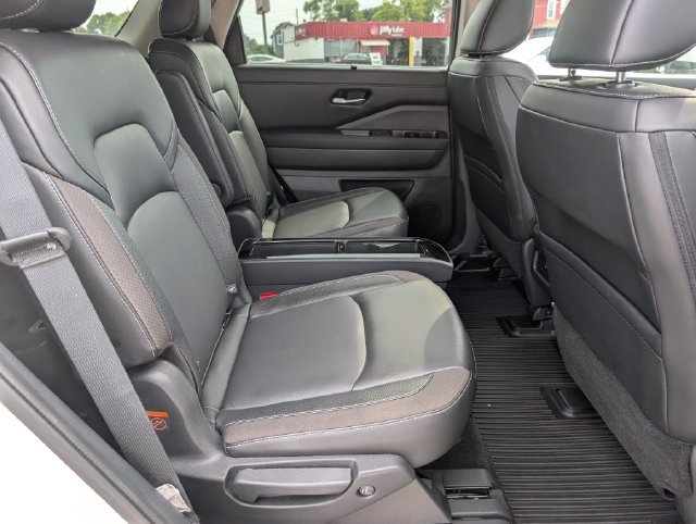 Used 2024 Nissan Pathfinder SL w/ SL Premium Package AWD/4WD image 12