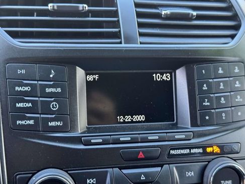 Used 2018 Ford Explorer XLT AWD/4WD image 25