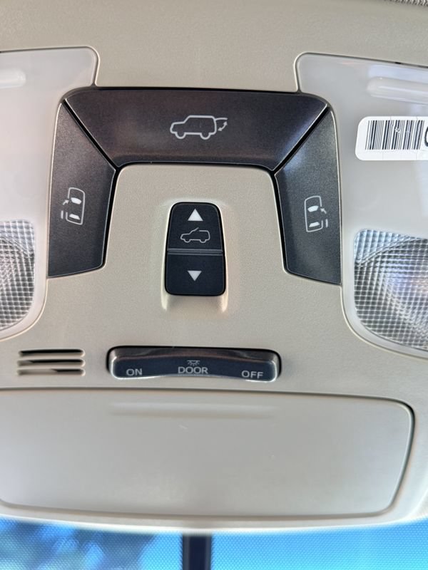 Used 2017 Toyota Sienna SE w/ SE Preferred Package FWD image 15