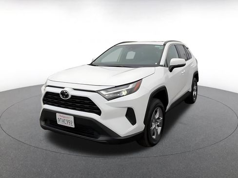 Used 2025 Toyota RAV4 XLE image 7