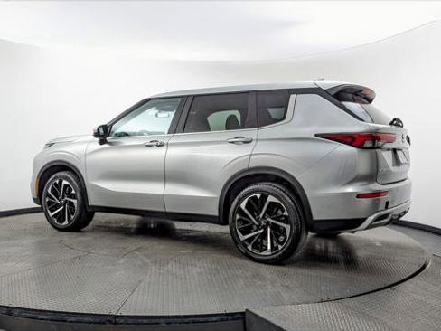 Used 2024 Mitsubishi Outlander SE image 6