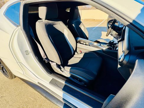 Used 2020 Chevrolet Camaro LT image 37