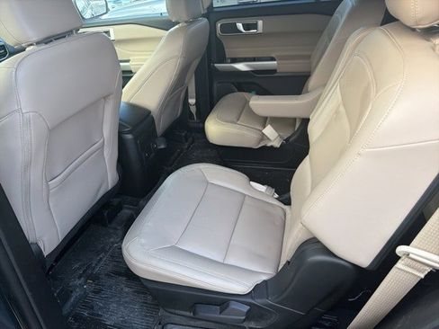 Used 2023 Ford Explorer XLT w/ Equipment Group 202A image 6