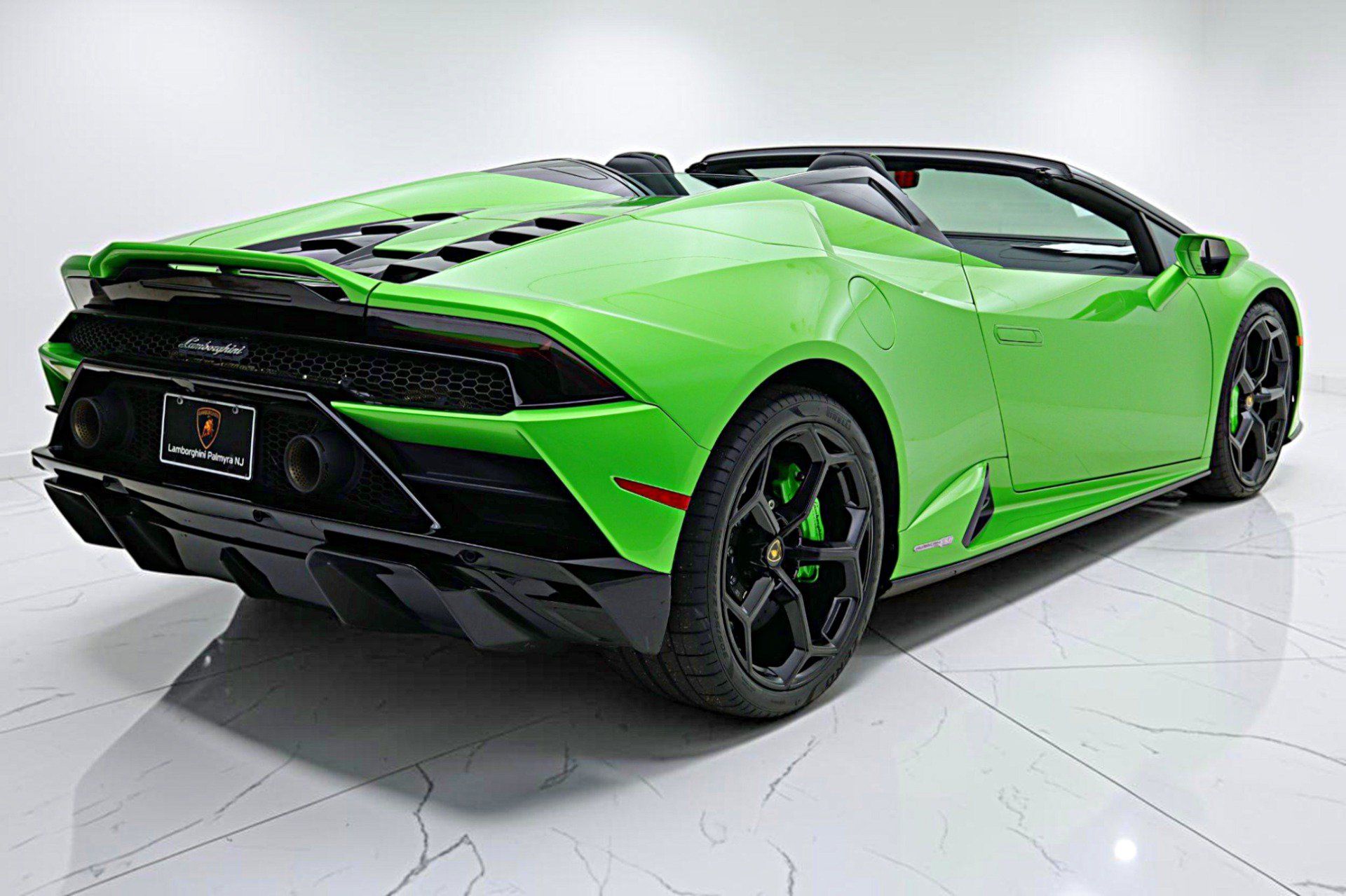 Used 2023 Lamborghini Huracan EVO RWD image 11