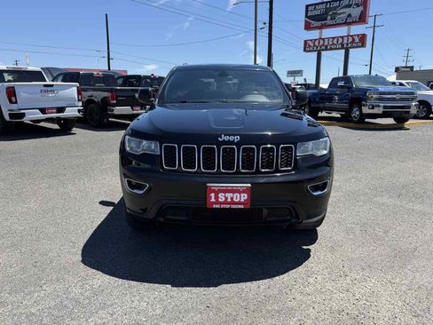 Used 2018 Jeep Grand Cherokee Laredo AWD/4WD image 2