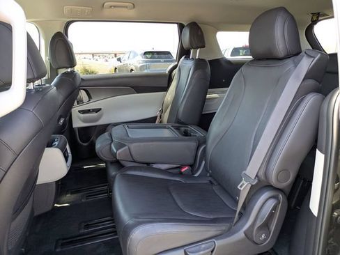 Used 2024 Kia Carnival LX FWD image 13