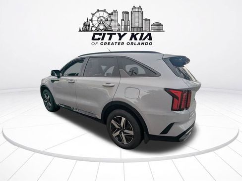Certified 2023 Kia Sorento EX FWD image 4
