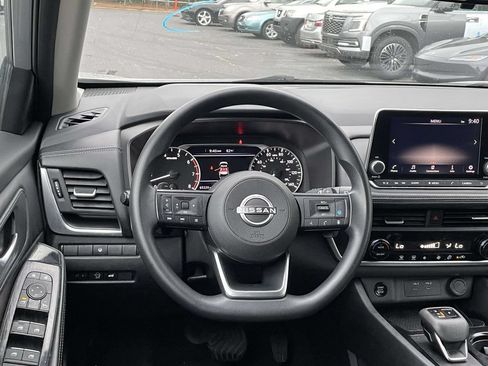 Used 2024 Nissan Rogue SV AWD/4WD image 18