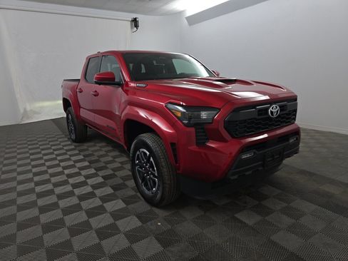 Used 2025 Toyota Tacoma TRD Sport image 3