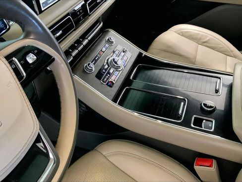 Used 2022 Lincoln Aviator Reserve w/ Equipment Group 201A AWD/4WD image 16