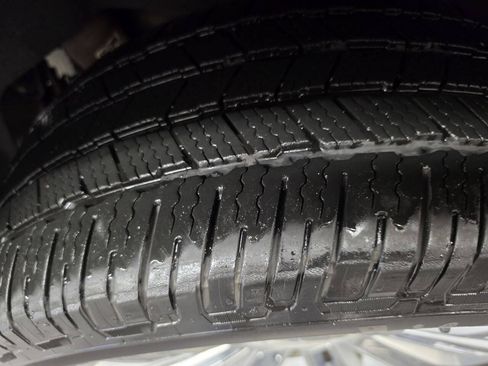 Used 2017 Cadillac Escalade Platinum RWD image 40