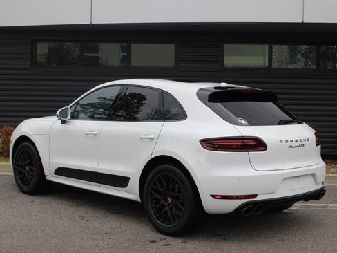 Certified 2017 Porsche Macan GTS image 3